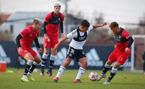 Vicente Pizarro sumó minutos ante el cuadro microbusero. Fuente: Colo Colo oficial.