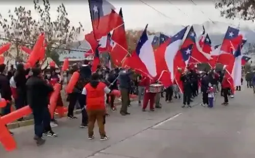 Cientos de hinchas llegaron a despedir a La Roja | Foto: captura