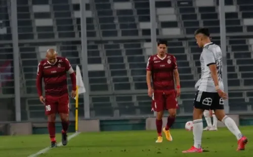 Humberto Suazo se lesionó en el último partido que jugaron Colo Colo y Deportes La Serena / FOTO: Agencia Uno