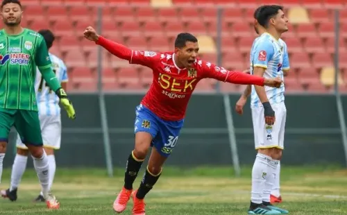 Cristián Palacios le dio el triunfo a Unión Española sobre Magallanes / FOTO: Agencia Uno