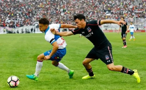Colo Colo y la UC son dos de los tres equipos más populares y exitosos del fútbol chileno. | Foto: Agencia UNO.