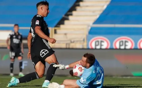 Morales no pudo llegar a buen pase de Gabriel Costa. Fuente: Agencia UNO.