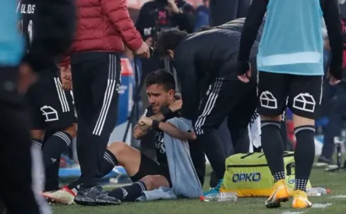 Matías Zaldivia sufrió una luxación en el partido contra la UC / FOTO: Agencia Uno