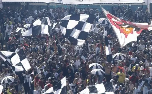 Los hinchas de Colo Colo anhelan volver al Monumental / FOTO: Agencia Uno