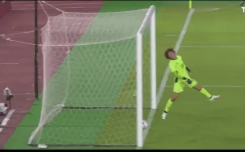 En el pique final, el balón no traspasó 100% la línea de gol | Foto: captura