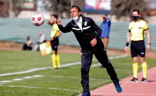 Pizarro alcanzó a dirigir 11 partidos en el banco de Barnechea | Foto: Agencia Uno