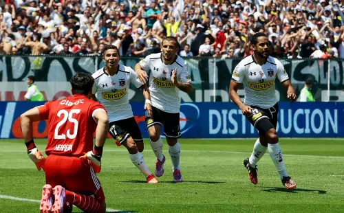 Felipe Flores fue directo a gritarle el gol a Johnny Herrera en ese recordado Superclásico. | Foto: Agencia UNO.