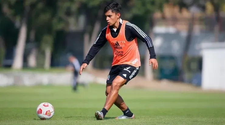 Vicente Pizarro se ha podido ganar un espacio en el primer equipo del Cacique. | Foto: Colo Colo.
