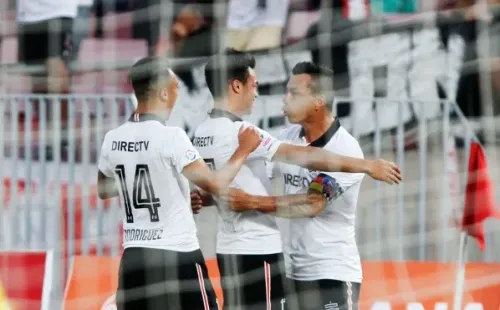 Gabriel Suazo festejando junto a Paredes en 2016.