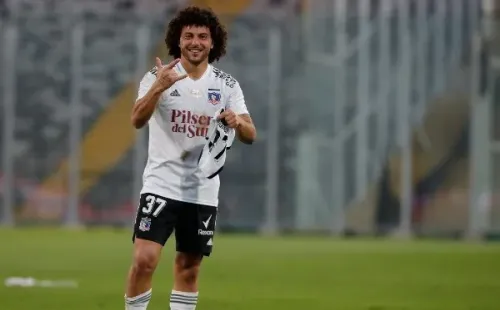 Leo Caprile admira a Maximiliano Falcón.