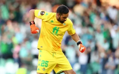 Claudio Bravo celebra en España