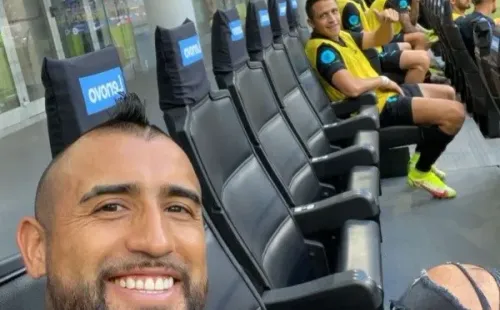 Vidal estuvo junto a sus compañeros.