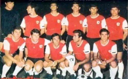 La camiseta roja del Popular en 1969. Foto: Archivo.