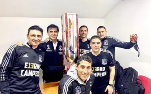 El cuerpo técnico festejando la Copa Chile 2021. Fuente: Instagram Jorge Martínez.