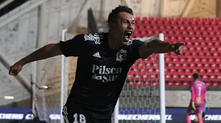 Iván Morales busca convertir su primer gol en Superclásicos con la camiseta de Colo Colo. | Foto: Agencia UNO.
