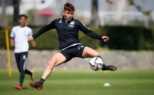 Nuevo balón Adidas con Leonardo Gil