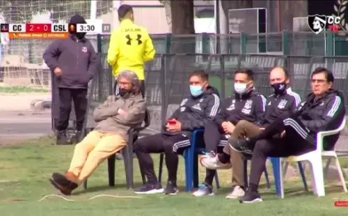 Daniel Morón, Leandro Stillitano, Walter Lemma, Edmundo Valladares y Gustavo Quinteros vieron el triunfo de la Sub 21 de Colo Colo. Fuente: Captura.