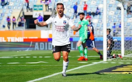 Cristofebril tuvo que guardarse los festejos al estar rodeado de hinchas de la U. | Foto: Guillermo Salazar.