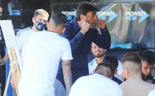 Indicaciones claras por parte del DT: El triunfo no se podía escapar en el Municipal de La Cisterna. | Foto: Agencia UNO.