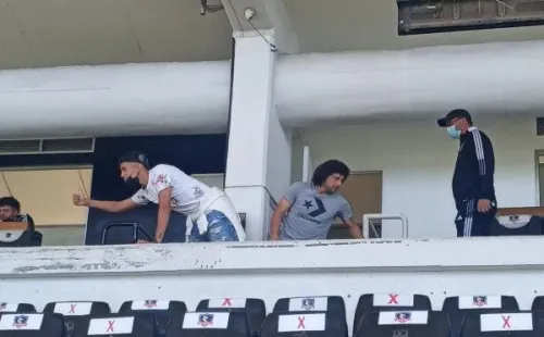 Pablo Solari también llegó al Monumental para apoyar al Colo Colo Femenino. | Foto: Twitter@__lun4tica.