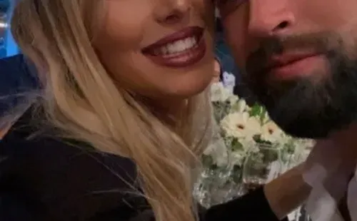 Emiliano Amor junto a su pareja. | Foto: Captura.