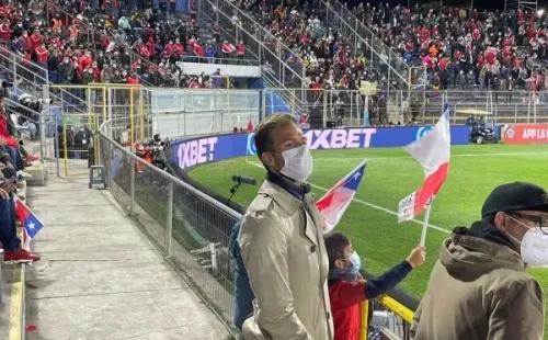 El atacante albo llegó hasta Las Condes para apoyar a su selección. Fuente: Sebastián Munizaga.