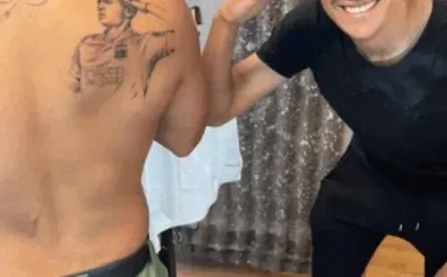 La foto de Pablo Solari junto al hincha