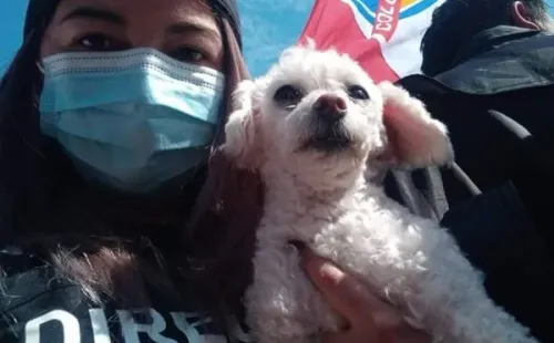 Marlene junto a su mascota, Grettel.