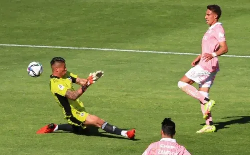 Valencia abrió la cuenta para la UC en el Estadio Monumental. | Foto: Agencia UNO.