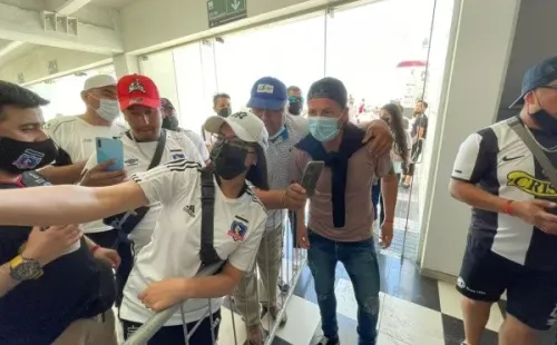 Pajarito recibió gran recibimiento por los hinchas albos. Fuente: Sebastián Munizaga.
