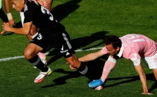 Joan Cruz resistiendo las infracciones del Chapa | Foto: captura