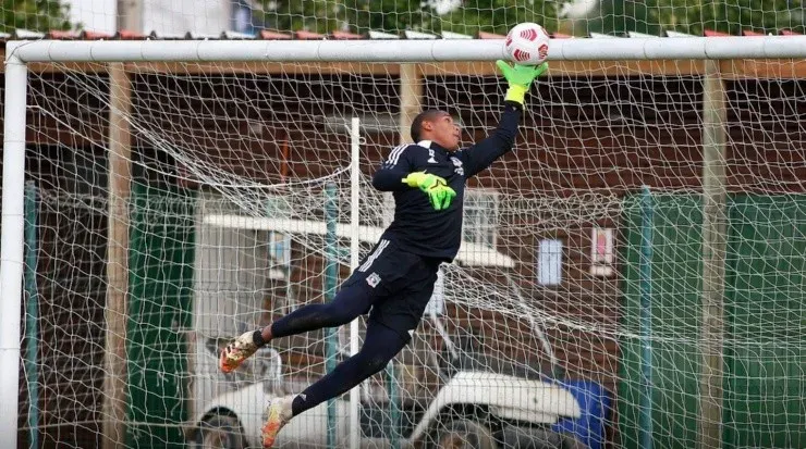 Omar Carabalí será el encargado de reemplazar a Brayan Cortés en el arco. | Foto: Colo Colo.