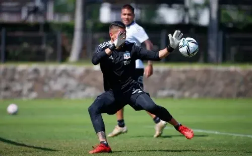 El Cacique volvió a los entrenamientos. Fotos: Sebastián Órdenes/Colo Colo oficial.