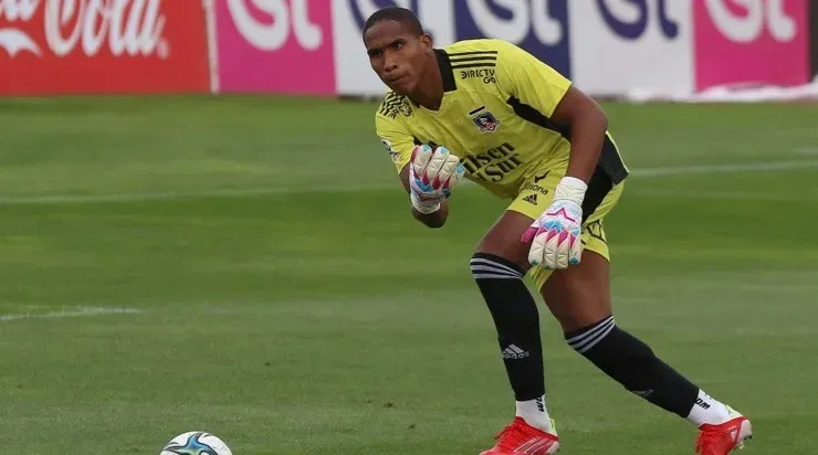 Omar Carabalí estuvo a la altura bajo arco de Colo Colo. | Foto: Agencia UNO.