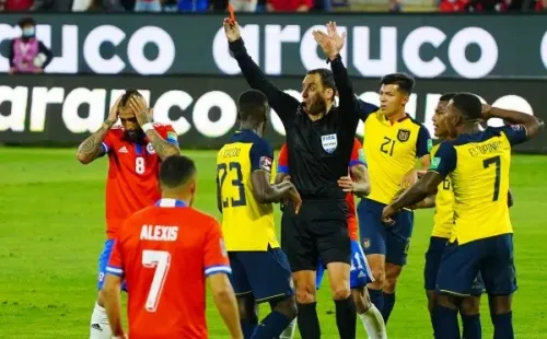 El King vio la roja al 13′ tras un patadón a Félix Torres. Fuente: Guillermo Salazar.