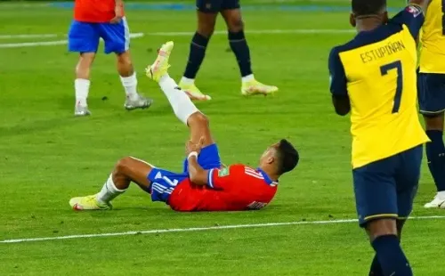 El ex Colo Colo sufrió una lesión ante Ecuador que lo dejará al menos dos semanas fuera de las canchas. Fuente: Guillermo Salazar.