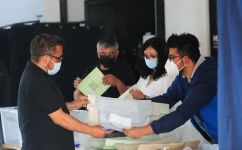 La Ruca es el segundo local de votación más grande de la región Metropolitana. Fuente: Agencia UNO,