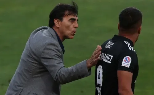 Quinteros repitió la fórmula de vestimenta en el empate sin goles ante Curicó Unido. | Foto: Agencia UNO.