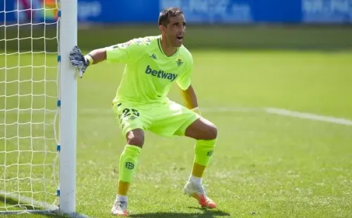 Claudio Bravo vive un gran presente en el Real Betis. | Foto: Getty Images.