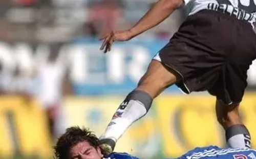 La icónica imagen de Meléndez golpeando al Matador. | Foto: Archivo.