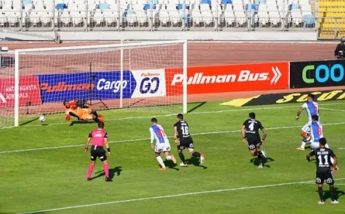 Omar Carabalí estuvo cerca de atajar el penal de Figueroa. | Foto: Guillermo Salazar.