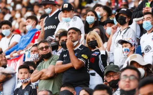 Los hinchas albos llegaron en masa al Calvo y Bascuñán. | Foto: Agencia UNO.