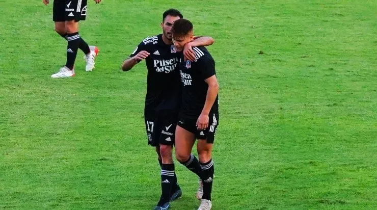 El sentido abrazo de Leonardo Gil con Gabriel Suazo ayer en el norte. | Foto: Guillermo Salazar.