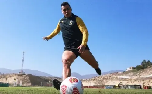 Esteban Paredes viene de anotar cinco goles en la Primera B en el 2021. | Foto: Coquimbo Unido.