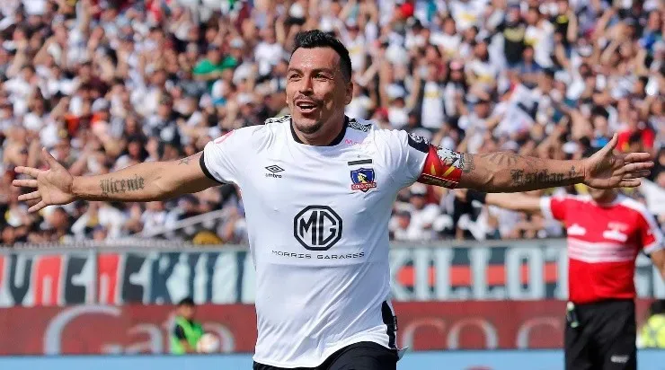Esteban Paredes anotó 198 goles en 318 partidos con la camiseta de Colo Colo. | Foto: Agencia UNO.