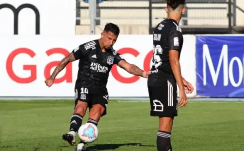 Leonardo Valencia nunca pudo justificar su llegada a Colo Colo / FOTO: Agencia Uno