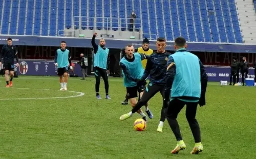 Arturo Vidal y sus compañeros se presentaron en la cancha del Bologna, pero su rival no pudo jugar / FOTO: Getty Images