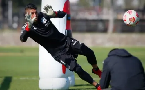 Hay que ver la evolución de Cortés en estas horas para saber si estará el viernes ante la U. | Foto: Colo Colo.