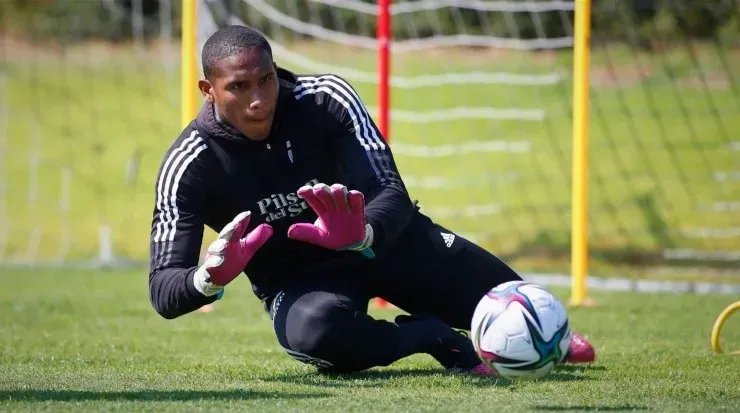 Carabalí jugó tres cuatro con el Cacique en la temporada 2021. | Foto: Colo Colo.