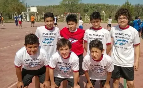 Pablo Solari y su equipo de Handball